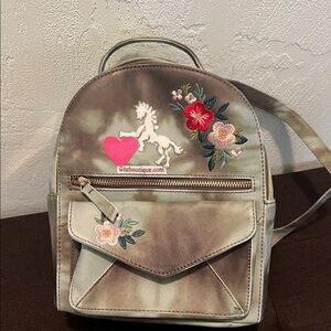 ( 0329) Embroidered Floral Backpack with Heart Accent WHT Horse logo